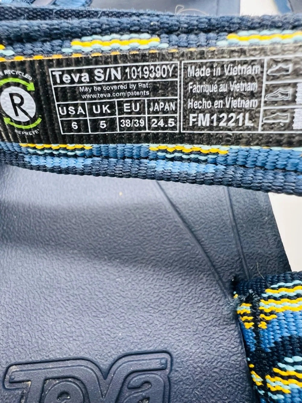 Teva Kids’ Hurricane XLT 2 Sandals Blue with Yellow Accent Straps Size 6 Youth